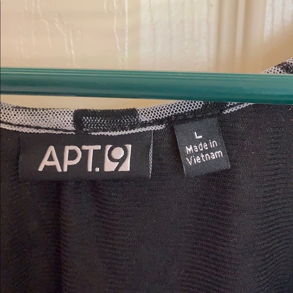 Sleeveless multi tiered top - Picture 3 of 3